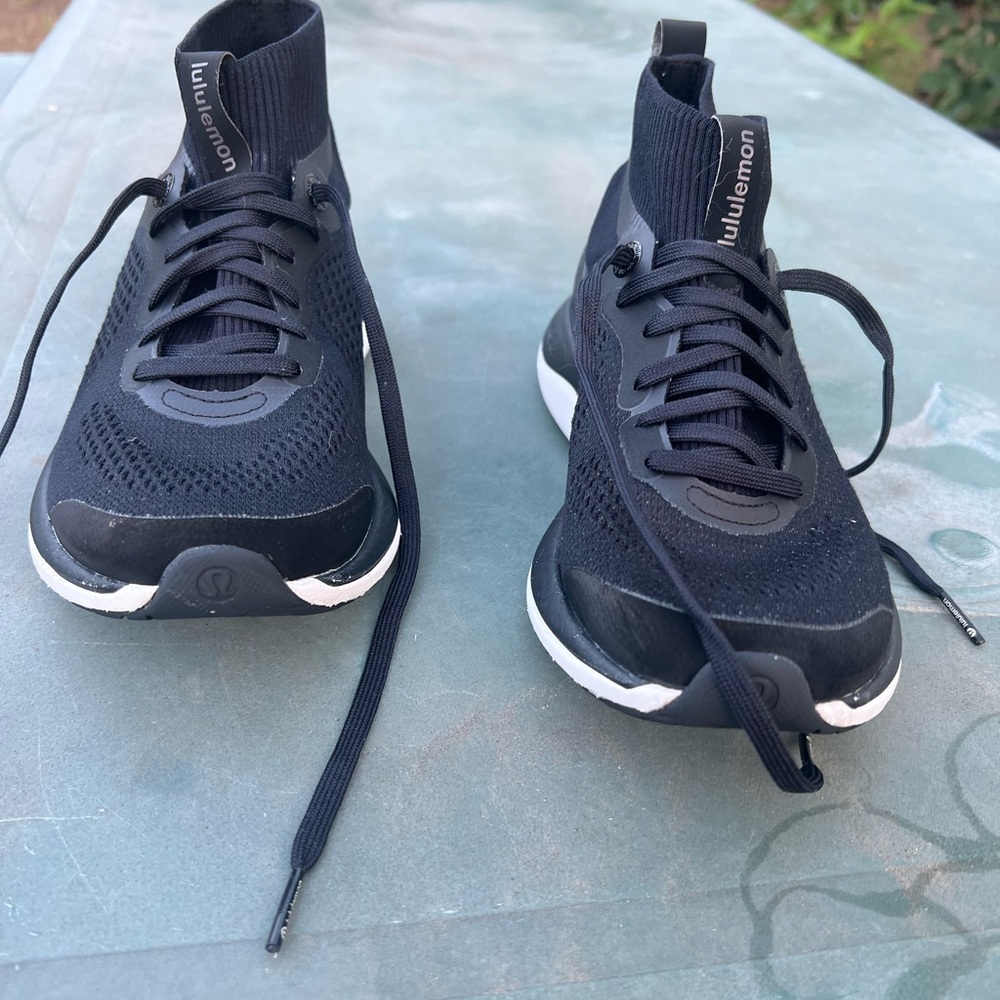 Lululemon Women’s Black Workout Weightlifting Shoe
